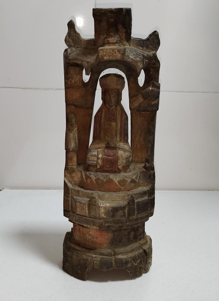 清代佛龕禪定觀音老木雕！川工楠木，通高39.6公分！整件鏤空雕刻而成