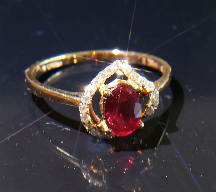 【現(xiàn)價再打8折特惠】天然緬甸紅寶石鑲南非鉆石18K金女款鉆戒