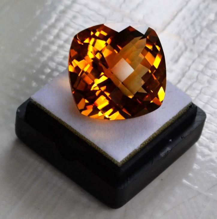 【現(xiàn)價(jià)再打8折特惠】30.40克拉純天然巴西黃水晶 旺財(cái)石