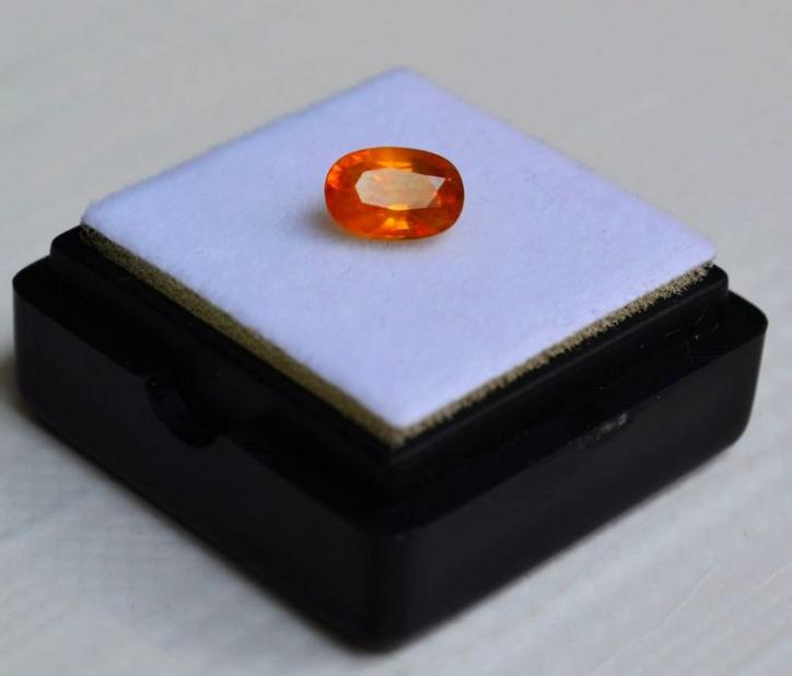 【現(xiàn)價再打8折特惠】斯里蘭卡純天然橢圓型1.16克拉藍(lán)寶石