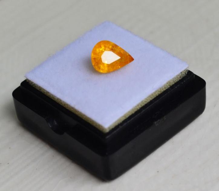 【現(xiàn)價(jià)再打8折特惠】斯里蘭卡純天然水滴型1.77克拉藍(lán)寶石