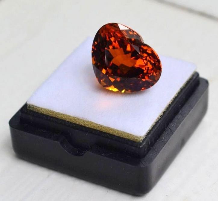 【現(xiàn)價(jià)再打8折特惠】10.71克拉純天然巴西黃水晶 旺財(cái)石